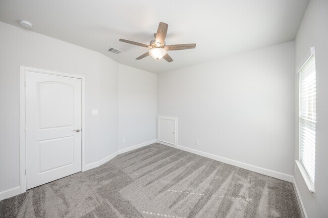 Building Photo - 29819 Breezy Pnes Lp