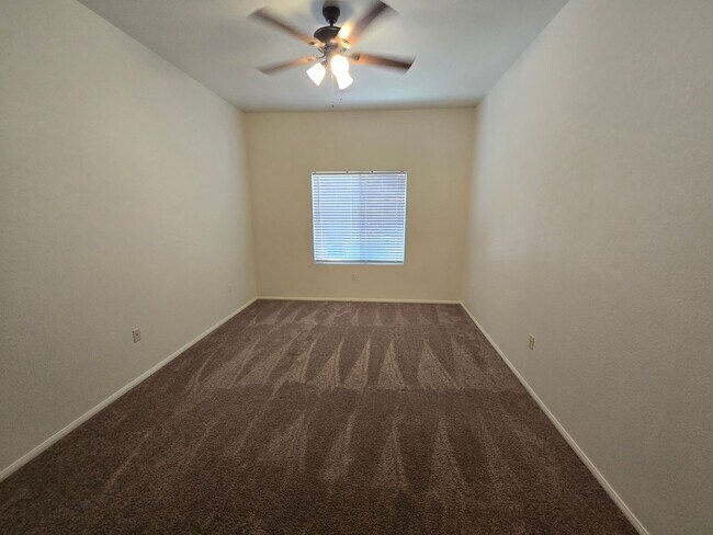 Building Photo - Spacious 3 bedroom 2 bath upgraded condo