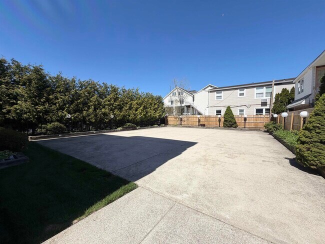 Building Photo - 5 N New Haven Ave