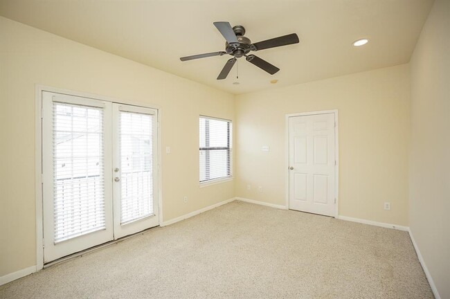 Building Photo - 4411 Koehler St