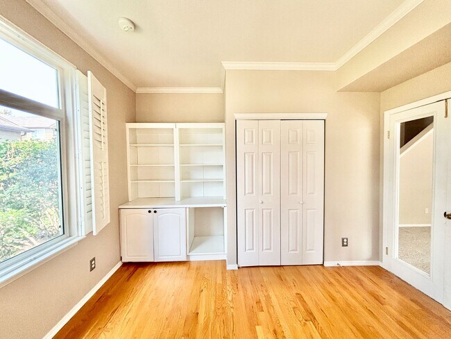 Building Photo - 6458 Silver Mesa Dr