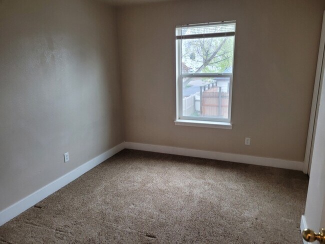 Building Photo - 3 bed Condo in Central Meridian!