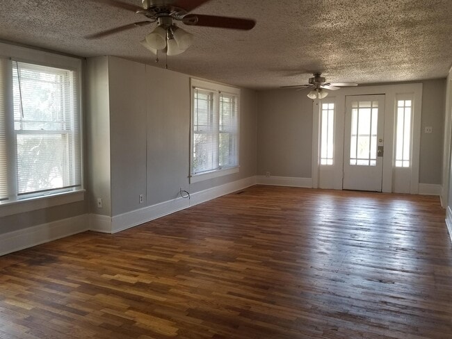 Building Photo - 702 S Washington St