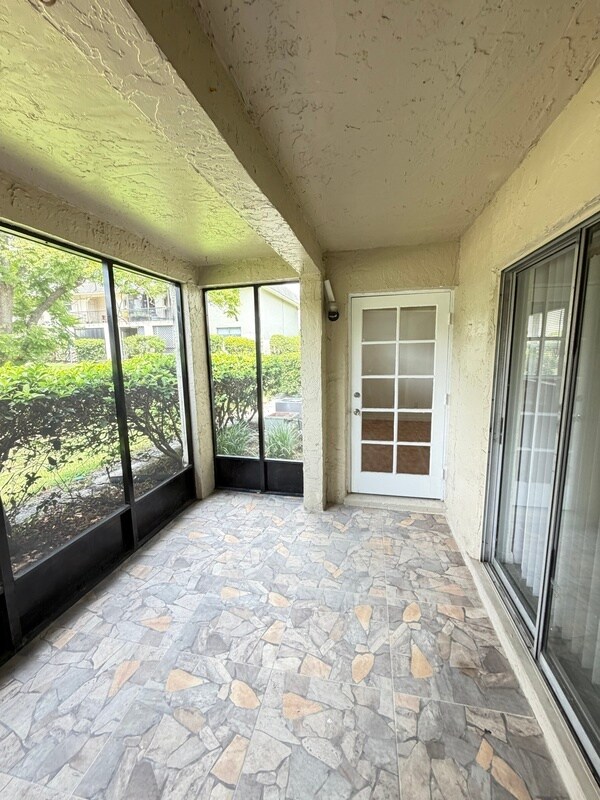 Building Photo - 519 E San Sebastian Ct