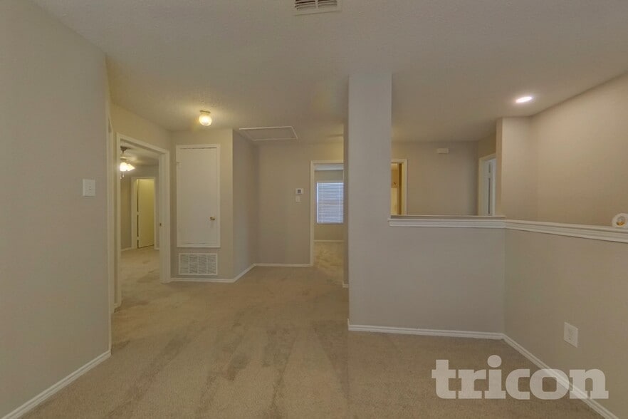 Building Photo - 4865 Waterford Dr