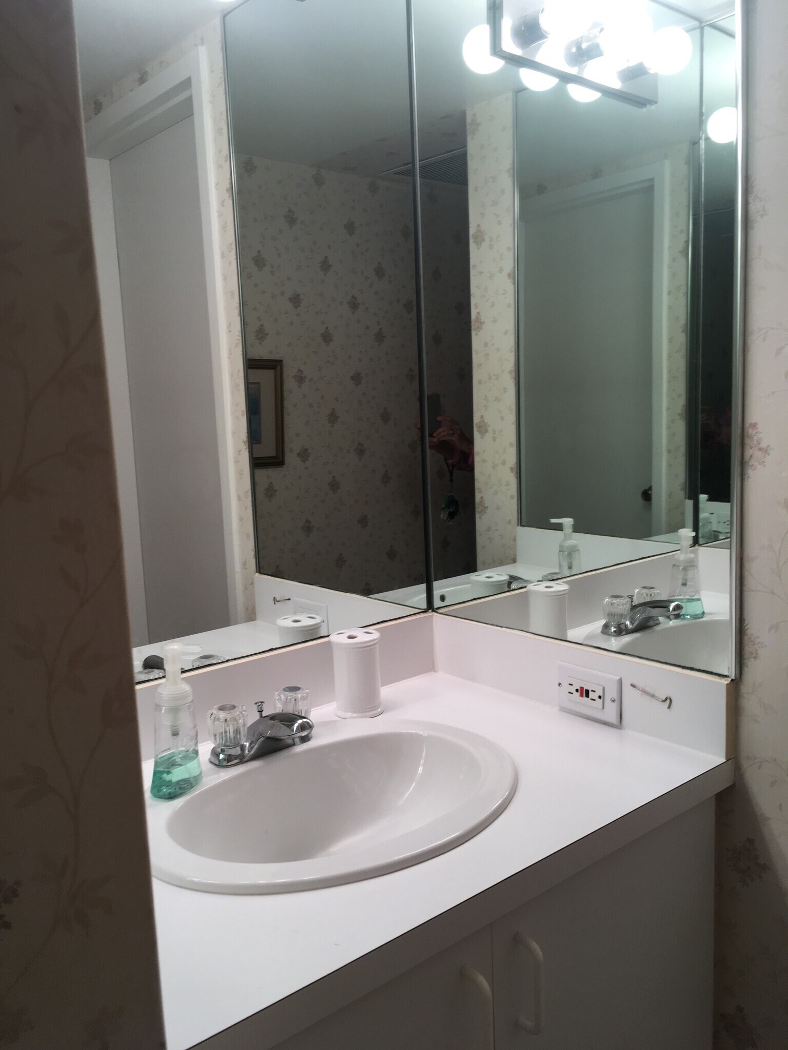 2ND SINK VANITY AREA - 4040 Galt Ocean Dr