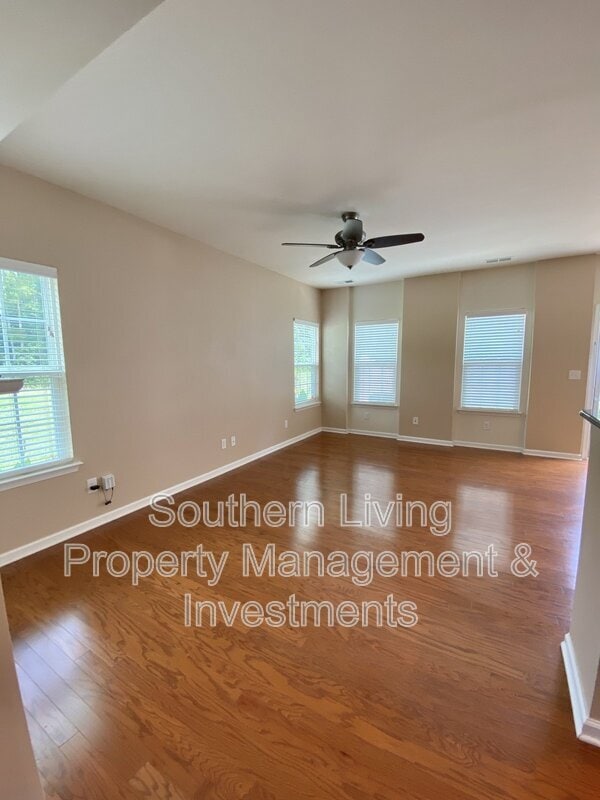Building Photo - 2601 Silverthorn Dr