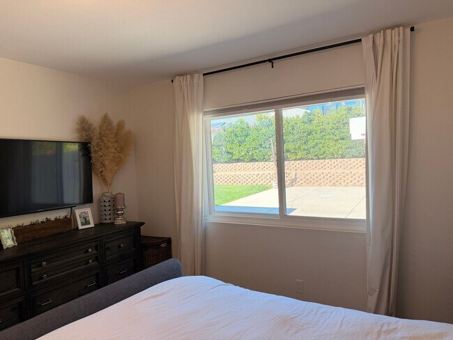 Building Photo - Nicely updated -one story home in Camarilo's desirable Mission Oaks Neighborhood