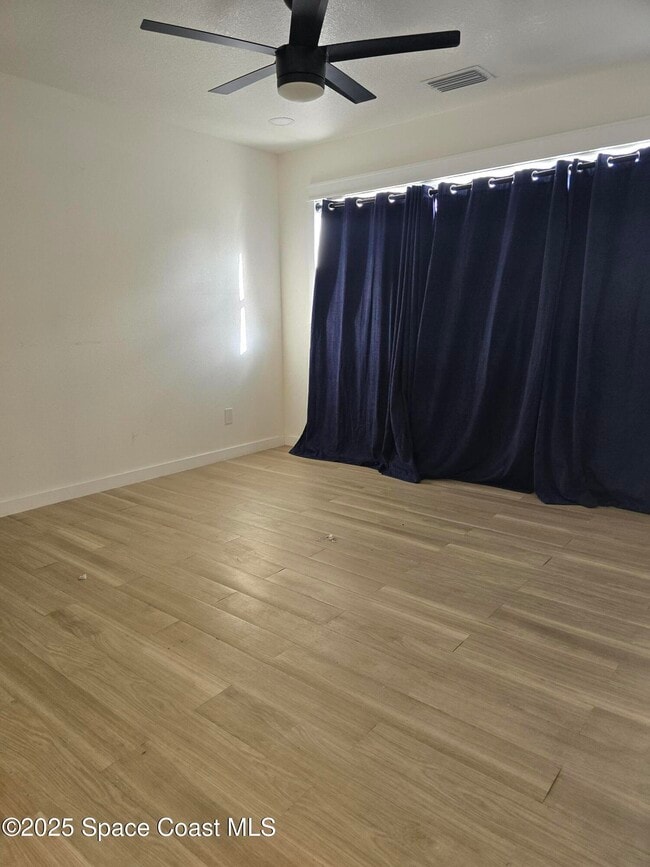 Building Photo - 2417 Colonial Dr