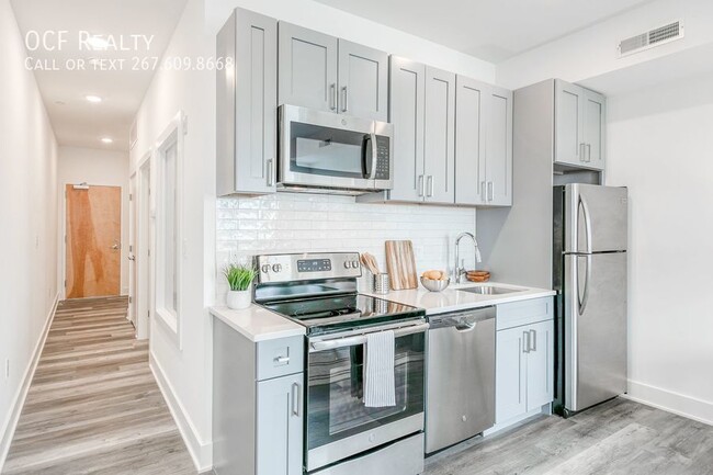 Building Photo - The Royal JR 1 Bed Apartment