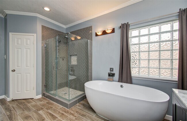 Building Photo - 1230 Blue Leaf Dr