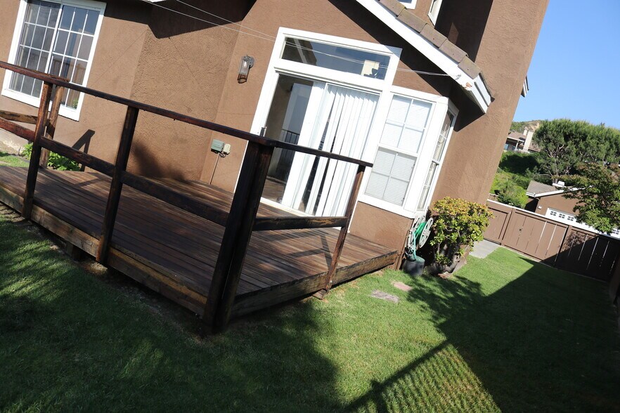 Building Photo - 857 S Sapphire Ln