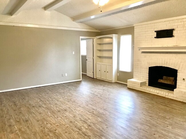 Building Photo - 8606 Geneva Ave