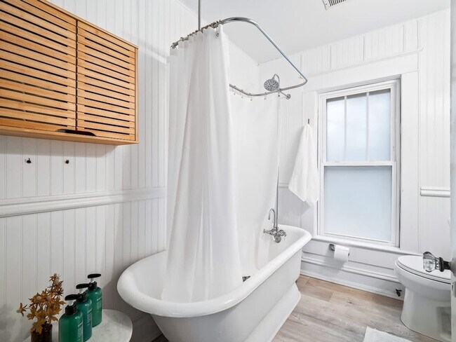 Building Photo - 2ND East Drive-SI ID1496103P