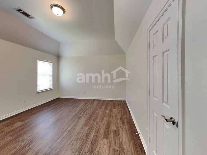 Building Photo - 3720 Drexel Dr