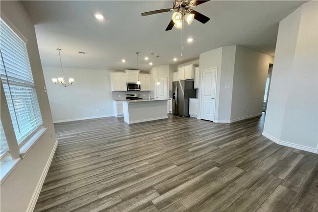 Building Photo - JULY MOVE IN!  Spacious 3 bedroom 2 bathroom Home