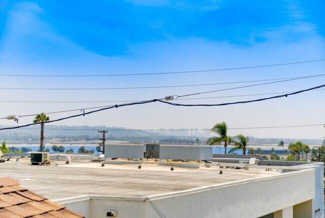 Building Photo - 1939 Felspar St