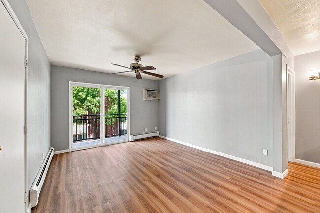 Building Photo - $1,340.95 - 1 Bed, 1 Bath Condo in Denver with In Unit Laundry!