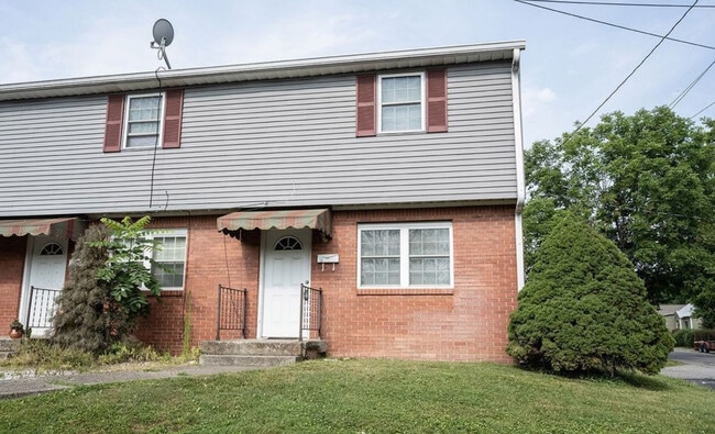 Building Photo - 301 W Adams St