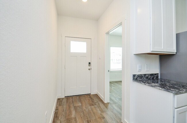 Building Photo - 8047 Marchese Dr