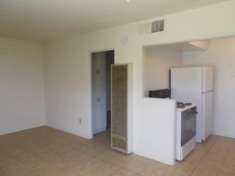 Building Photo - 4335 N 15th Ave