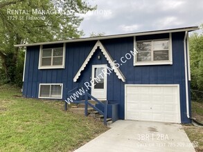 Building Photo - **COMING SOON**3729 SE Fremont- 3 BED/1.5 ...