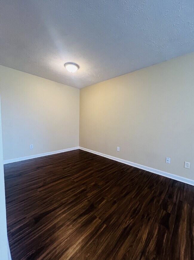 Building Photo - 3854-D Northeast Dr. Clarksville, TN 37040