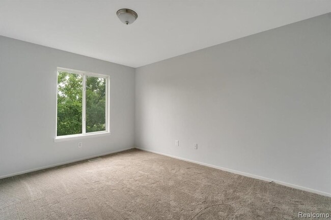 Building Photo - 1116 Lakeview Cir