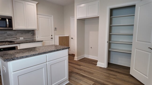 Building Photo - 7420 Alton Dr