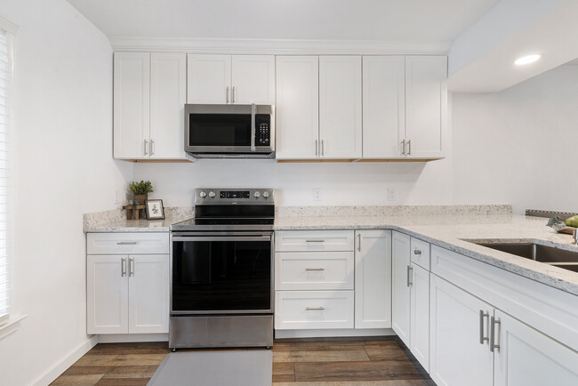 Building Photo - 2501 St Christopher Cir SW