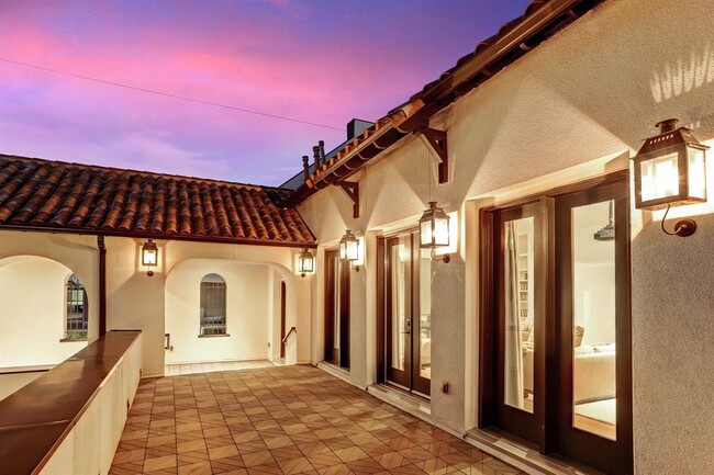 Building Photo - 1104 Mosaico Ln