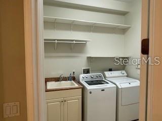 Building Photo - 213 Lourdan Ct
