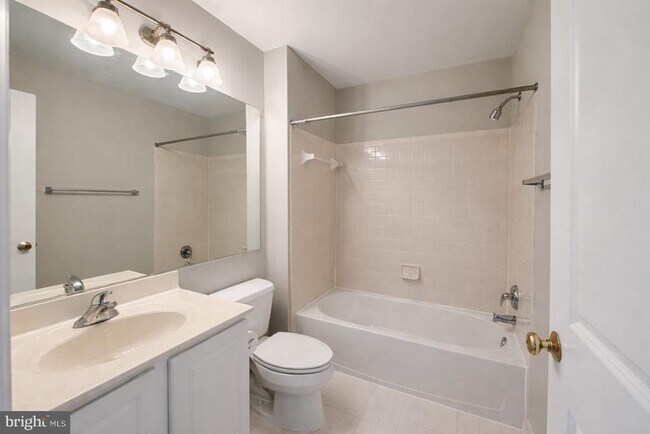 Building Photo - 12314 Tanalian Falls Ln