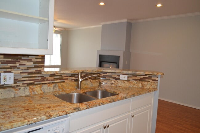 Building Photo - 1701 E Colter St