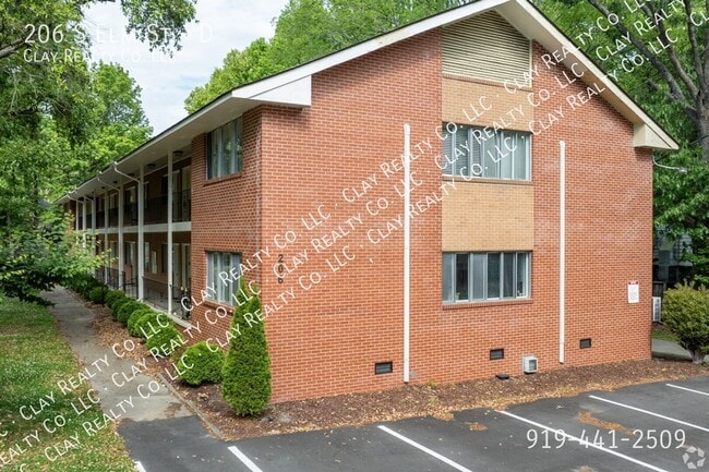 Building Photo - 206 S Elm St