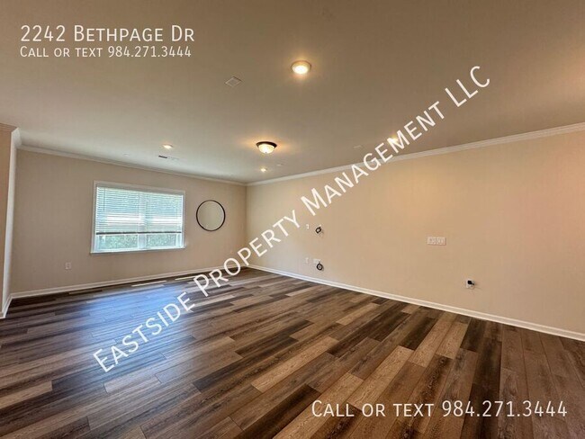 Building Photo - 2242 Bethpage Dr