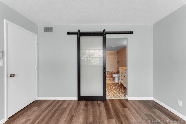 Building Photo - 931 Gardenia Dr