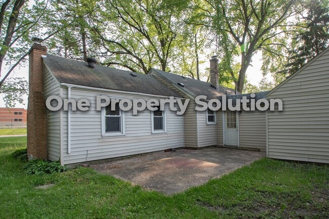 Building Photo - 200 E 69th Pl