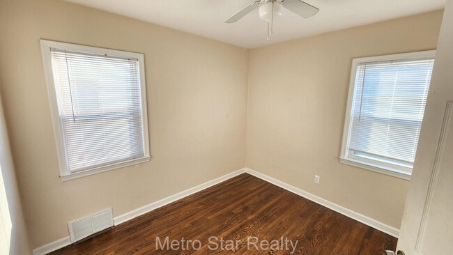 Building Photo - 315 N Minerva Ave