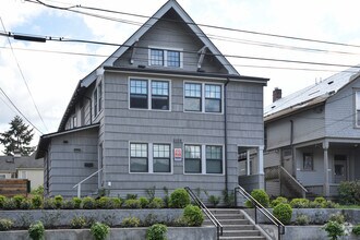 Building Photo - 13th Street 6 Plex