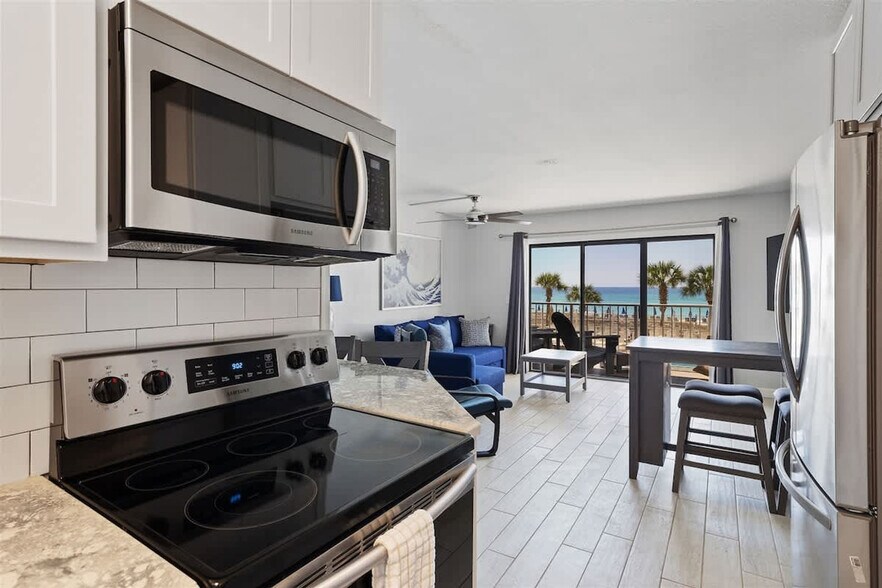 Building Photo - 8743 Thomas Dr