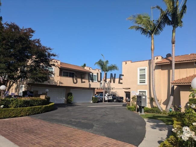 Building Photo - Beautiful 3Bd 2.5Ba Costa Mesa Townhome