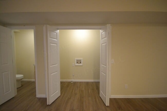 Building Photo - 3 Bed 1.5 Bath Duplex