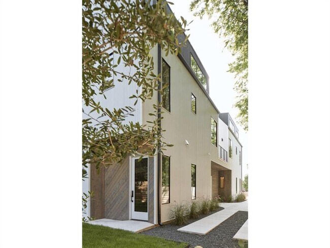 Building Photo - 2509 Durwood St