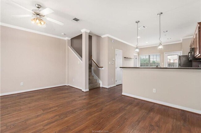 Building Photo - $500 Off 1st Month's Rent! August 2026 Pre-lease! Gorgeous 4 Bed, 4 Bath in Beautiful Lakeridge!