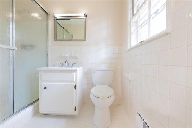 Building Photo - 3908 Bellair Dr