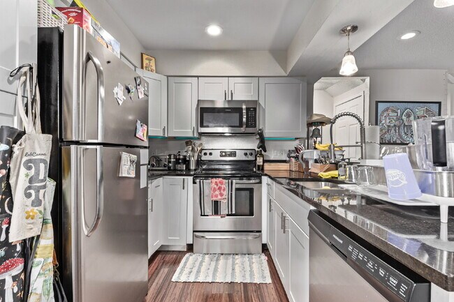 Building Photo - Lovely Three bed / Two bath for rent