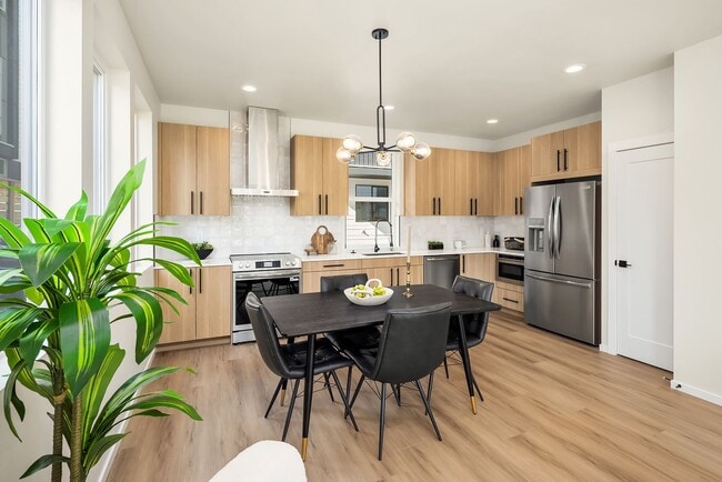 Building Photo - New Ballard Townhome