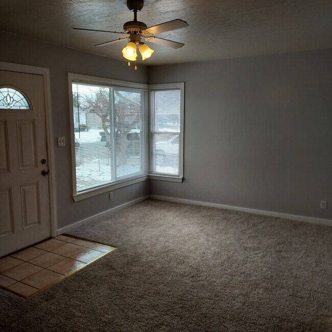 Building Photo - 163 Fuller Way Ave