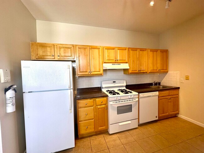 Building Photo - 275 Webster Ave